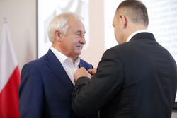 Uroczystość wręczenia Krzyży Wolności i Solidarności działaczom opozycji niepodległościowej z lat 1956–1989. Fot. Mikołaj Bujak (IPN)