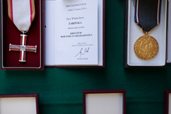 Uroczystość wręczenia Krzyży Wolności i Solidarności oraz medali Reipublicae Memoriae Meritum – Kraków, 7 czerwca 2024. Fot. Mikołaj Bujak (IPN)