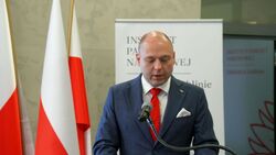 Uroczystość wręczenia Krzyża Wolności i Solidarności Stefanowi Pazurowi. Na zdj. dr Robert Derewenda, dyrektor lubelskiego IPN – Lublin, 18 lipca 2024. Fot. Dominik Borek (IPN)