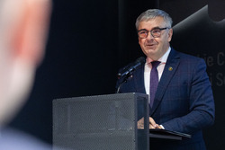 Uroczystość wręczenia Krzyży Wolności i Solidarności. Na zdj. dyrektor katowickiego oddziału IPN Andrzej Sznajder – Katowice, 17 października 2024. Fot. Mikołaj Bujak (IPN)