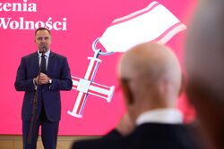 Uroczystość wręczenia odznaczeń. Na zdj. dr Karol Nawrocki, prezes IPN – Pomorski Kongres Pamięci Narodowej w Gdańsku, 20 listopada 2024. Fot. Mikołaj Bujak (IPN)