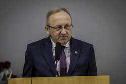 Gala wręczenia Krzyży Wolności i Solidarności oraz nagrody Praesentes Prioribus. Na zdj. zastępca prezesa IPN dr hab. Karol Polejowski – Olsztyn, 22 listopada 2024. Fot. Łukasz Czechyra (IPN)