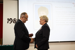 Krzyże Wolności i Solidarności dla działaczy opozycji w 45. rocznicę powstania NSZZ „Solidarność”, na zdjęciu zastępca prezesa IPN dr hab. Karol Polejowski, Gdańsk – 29 sierpnia 2025 r., fot. Roman Jocher