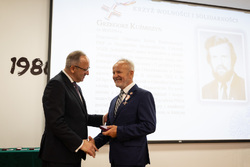 Krzyże Wolności i Solidarności dla działaczy opozycji w 45. rocznicę powstania NSZZ „Solidarność”, na zdjęciu zastępca prezesa IPN dr hab. Karol Polejowski, Gdańsk – 29 sierpnia 2025 r., fot. Roman Jocher