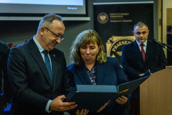 Uroczystość wręczenia Krzyży Wolności i Solidarności oraz nagrody Praesentes Prioribus – Olsztyn, 28 listopada 2025. Fot. Łukasz Czechyra (IPN)