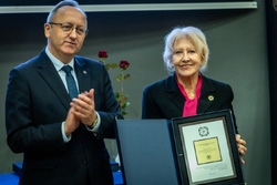 Uroczystość wręczenia Krzyży Wolności i Solidarności oraz nagrody Praesentes Prioribus – Olsztyn, 28 listopada 2025. Fot. Łukasz Czechyra (IPN)