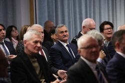 Wręczenie odznaczeń Krzyż Wolności i Solidarności byłym studentom Wyższej Oficerskiej Szkoły Pożarniczej. Warszawa, 29 listopada 2025 roku. Fot. Krzysztof Kapłon (IPN)