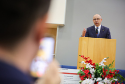 W Olsztynie uhonorowaliśmy dawnych opozycjonistów. Na zdj. zastępca prezesa IPN dr Mateusz Szpytma – 17 kwietnia 2026. Fot. Dariusz Skrzyniarz (IPN)