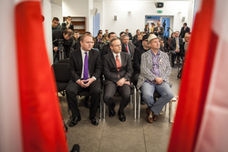 Od lewej: Jan S. Ciechanowski, Kierownik Urzędu ds. Kombatantów i Osób Represjonowanych, dr Łukasz Kamiński, prezes Instytutu Pamięci Narodowej i odznaczony Krzysztof Konnak