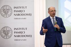 Zastępca prezesa IPN dr Mateusz Szpytma. Uroczystość wręczenia Krzyży Wolności i Solidarności – Łódź, 10 czerwca 2022. Fot. Mikołaj Bujak (IPN)