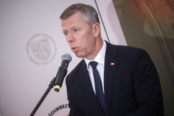 Zastępca Szefa KPRP Piotr Ćwik odczytał list Prezydenta RP Andrzeja Dudy do uczestników uroczystości  – Warszawa, 13 grudnia 2022. Fot. Sławek Kasper (IPN)