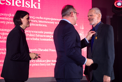 Uroczystość wręczenia Krzyży Wolności i Solidarności działaczom opozycji demokratycznej z lat 1976–1989. Fot. Sławek Kasper (IPN)