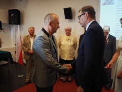 Konrad Kruszewski był drukarzem i redaktorem „Biuletynu Informacyjnego Regionu Białystok NSZZ Solidarność", za co został internowany