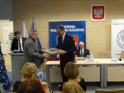 Uhonorowanie przyjaciół olsztyńskiej Delegatury IPN. Na zdjęciu Prezes IPN i Dariusz Jarosiński - popularyzator wiedzy o Żołnierzach Wyklętych