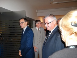 Prezes IPN dr Jarosław Szarek, Wojciech Ciesielski i naczelnik Delegatury IPN w Olsztynie dr Waldemar Brenda