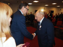Uroczystość wręczenia Krzyży Wolności i Solidarności działaczom opozycji z Polski północno-wschodniej