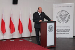 Powitanie gości przez dr hab. Piotra Kardelę, dyrektora Oddziału IPN w Białymstoku