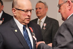 Wręczenie Krzyża Zdzisławowi Józefowi Wasilewskiemu