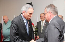 Wręczenie Krzyża Romanowi Wilkowi