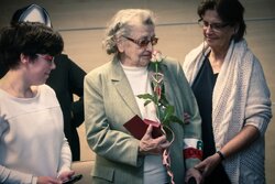 Uroczystość wręczenia Krzyży Wolności i Solidarności. Odznaczona Krzyżem Orderu Odrodzenia Polski Wanda Bortkiewicz, żołnierz AK – Olsztyn, 4 października 2017. Fot. Sławomir Kasper (IPN)