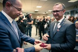 Uroczystość wręczenia Krzyży Wolności i Solidarności. Odznaczenie odbiera Marek Kosior – Olsztyn, 4 października 2017. Fot. Sławomir Kasper (IPN)