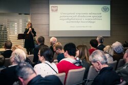 Uroczystość wręczenia Krzyży Wolności i Solidarności. Część artystyczna w wykonaniu Nelly Chojnowskiej-Ochnio – Olsztyn, 4 października 2017. Fot. Sławomir Kasper (IPN)