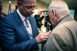 Uroczystość wręczenia Krzyży Wolności i Solidarności – Olsztyn, 4 października 2017. Fot. Sławomir Kasper (IPN)