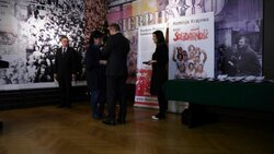 Prezes IPN dr. Łukasz Kamiński wręcza odznaczenia