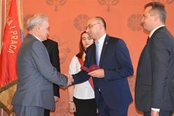 Odznaczenia wręczył wiceprezes IPN, dr Mateusz Szpytma