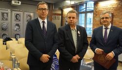 Wręczenie Krzyża Wolności i Solidarności Janowi Patalicie przez prezesa IPN dr. Jarosława Szarka.