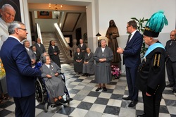 Uroczystość wręczenia Krzyża Wolności i Solidarności Mirosławie Kuźmak.