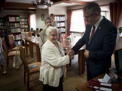 Wręczenie Krzyża Wolności i Solidarności w Andrychowie 30 czerwca 2020 r. (Fot. K. Liszka).