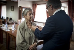 Wręczenie Krzyża Wolności i Solidarności w Andrychowie 30 czerwca 2020 r. (Fot. K. Liszka).