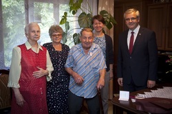 Wręczenie Krzyża Wolności i Solidarności Henrykowi Ptaszkowi w Sułkowicach.