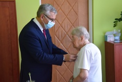 Wręczenia Krzyża Wolności i Solidarności Barbarze Hołdzie w Chorzowie, 30 czerwca 2021