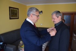 Wręczenie Krzyża Wolności i Solidarności Waldemarowi Edwardowi Marcowi.