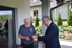 Wręczenie Krzyża Wolności i Solidarności Jerzemu Józefowi Krywultowi.