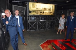 Zwiedzanie ekspozycji stałej Śląskiego Centrum Wolności i Solidarności. Fot. Tomasz Marszałek/ IPN