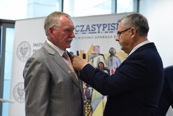 Andrzej Oczko odznaczony Krzyżem Wolności i Solidarności w Katowicach. Fot. M. Kobylańska/IPN