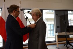 Działaczom opozycji wręczono w Krakowie Krzyże Wolności i Solidarności - fot. Żaneta Wierzgacz