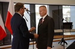 Działaczom opozycji wręczono w Krakowie Krzyże Wolności i Solidarności - fot. Żaneta Wierzgacz