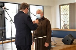 Działaczom opozycji wręczono w Krakowie Krzyże Wolności i Solidarności - fot. Żaneta Wierzgacz