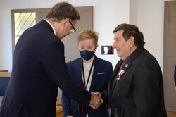 Działaczom opozycji wręczono w Krakowie Krzyże Wolności i Solidarności - fot. Żaneta Wierzgacz