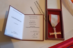 Kraków, 31.12.2020. Prezes IPN dr Jarosław Szarek wręczył Krzyż Wolności i Solidarności Tadeuszowi Kadenacemu. Fot. Janusz Ślęzak (IPN)