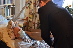 Kraków, 31.12.2020. Prezes IPN dr Jarosław Szarek wręczył Krzyż Wolności i Solidarności Tadeuszowi Kadenacemu. Fot. Janusz Ślęzak (IPN)