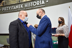 Na „Przystanku Historia” IPN w Krakowie wręczono Krzyże Wolności i Solidarności. Fot. Żaneta Wierzgacz (IPN)