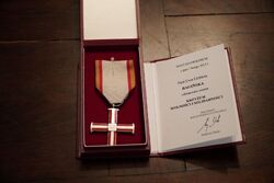 Dawni działacze „Solidarności” odebrali Krzyże Wolności i Solidarności. Fot. Żaneta Wierzgacz (IPN)