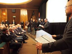 Uroczystość otworzył Marek Drużka, dyrektor Oddziału IPN w Łodzi (pośrodku). Z prawej dr Paweł Perzyna, naczelnik OBUiAD IPN w Łodzi 