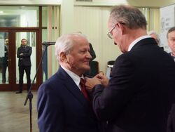 Krzyż Wolności i Solidarności odbiera Adam Siuda