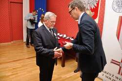 Uroczystość wręczenia Krzyży Wolności i Solidarności, Poznań 19 grudnia 2016. Na zdj. Lech Frohmberg